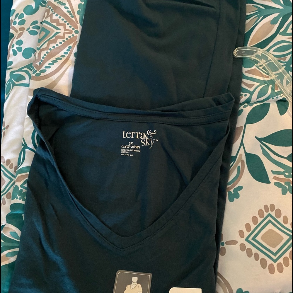 Long sleeve v-neck shirt